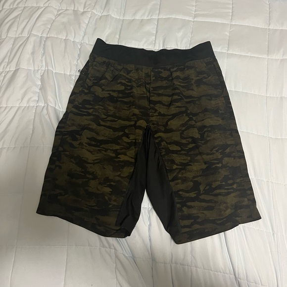 Camo lululemon shorts - Picture 1 of 2